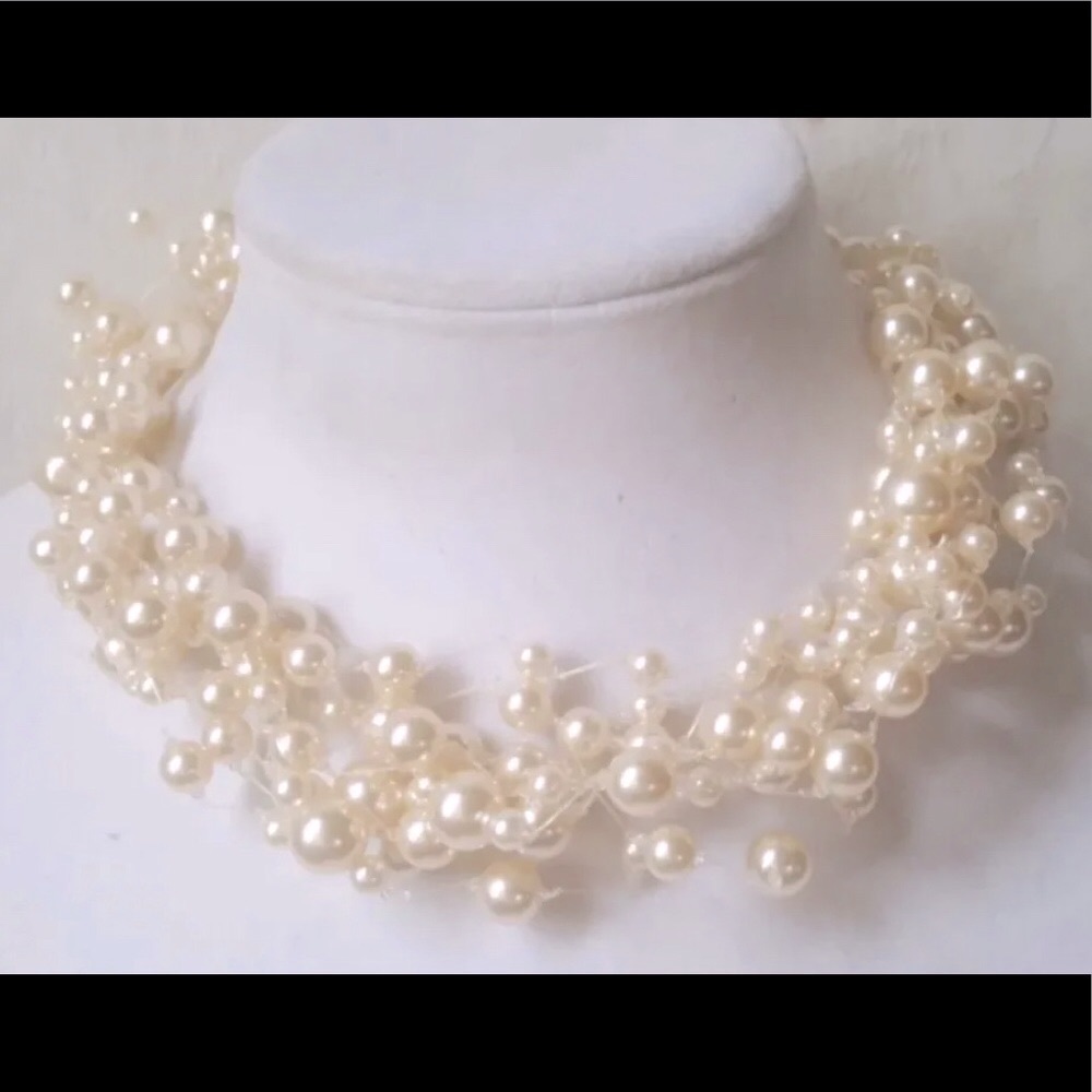 Vintage Anne Klein floating pear necklace euc